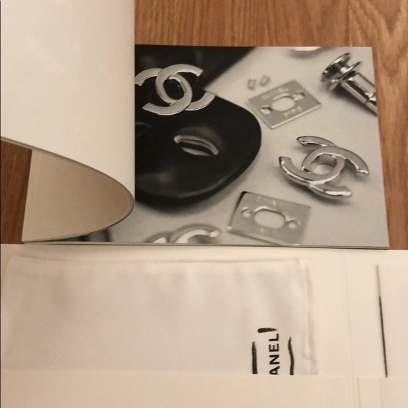 CHANEL booklet  + small size dust bag - Picture 3 of 4